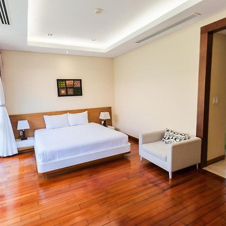Deluxe Ocean Villa Along The Beach Da Nang Bagian luar foto