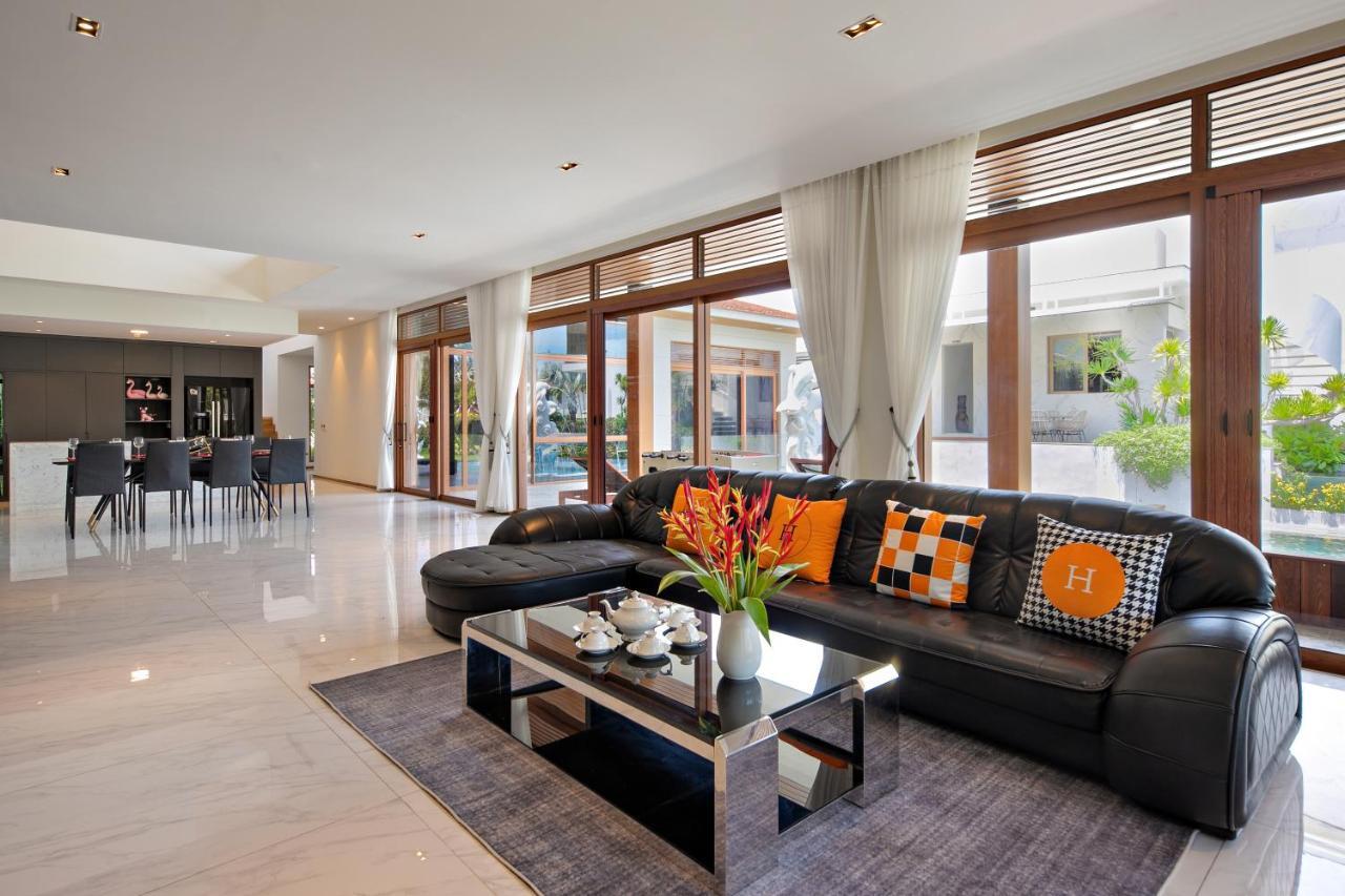 Deluxe Ocean Villa Along The Beach Da Nang Bagian luar foto