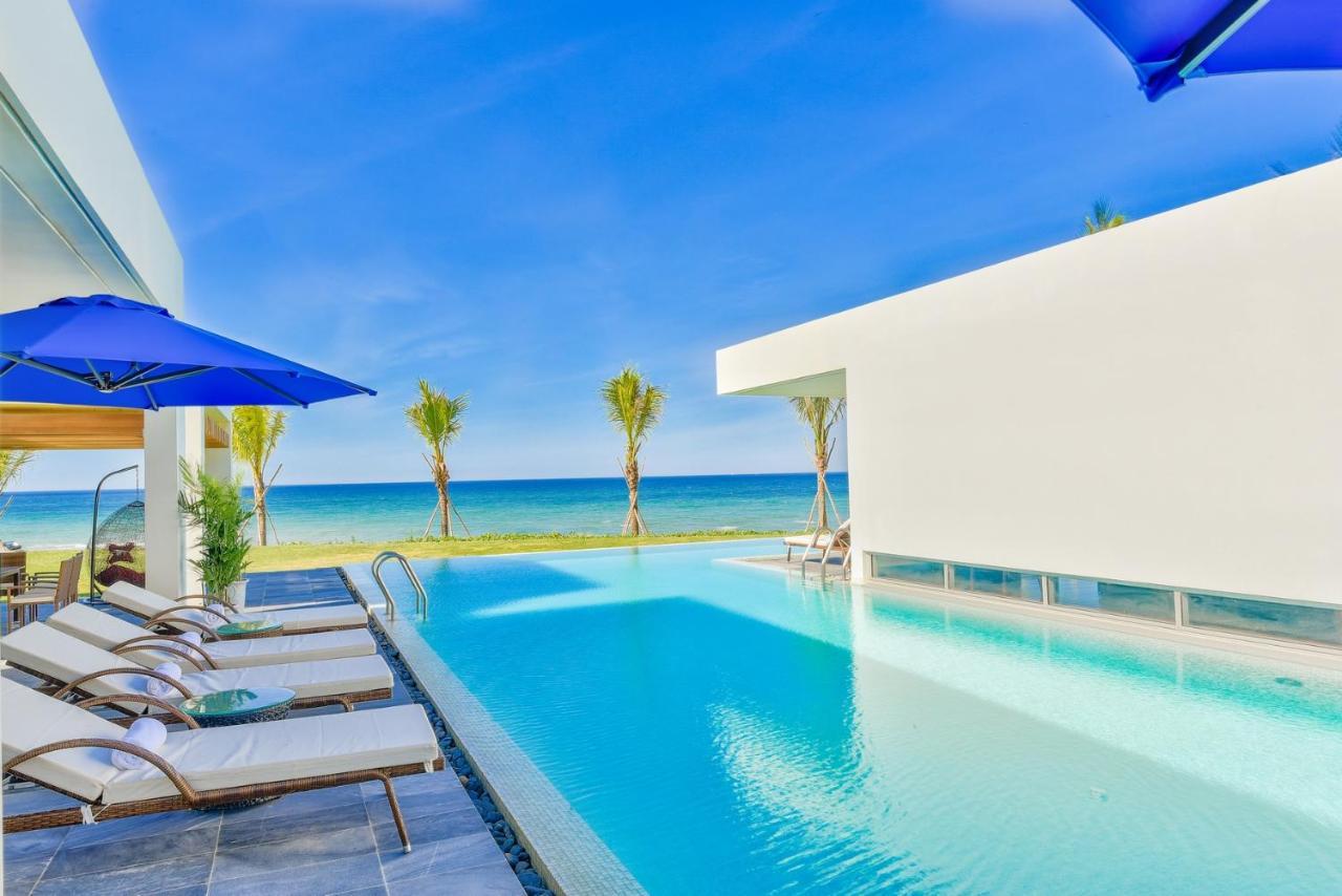 Deluxe Ocean Villa Along The Beach Da Nang Bagian luar foto