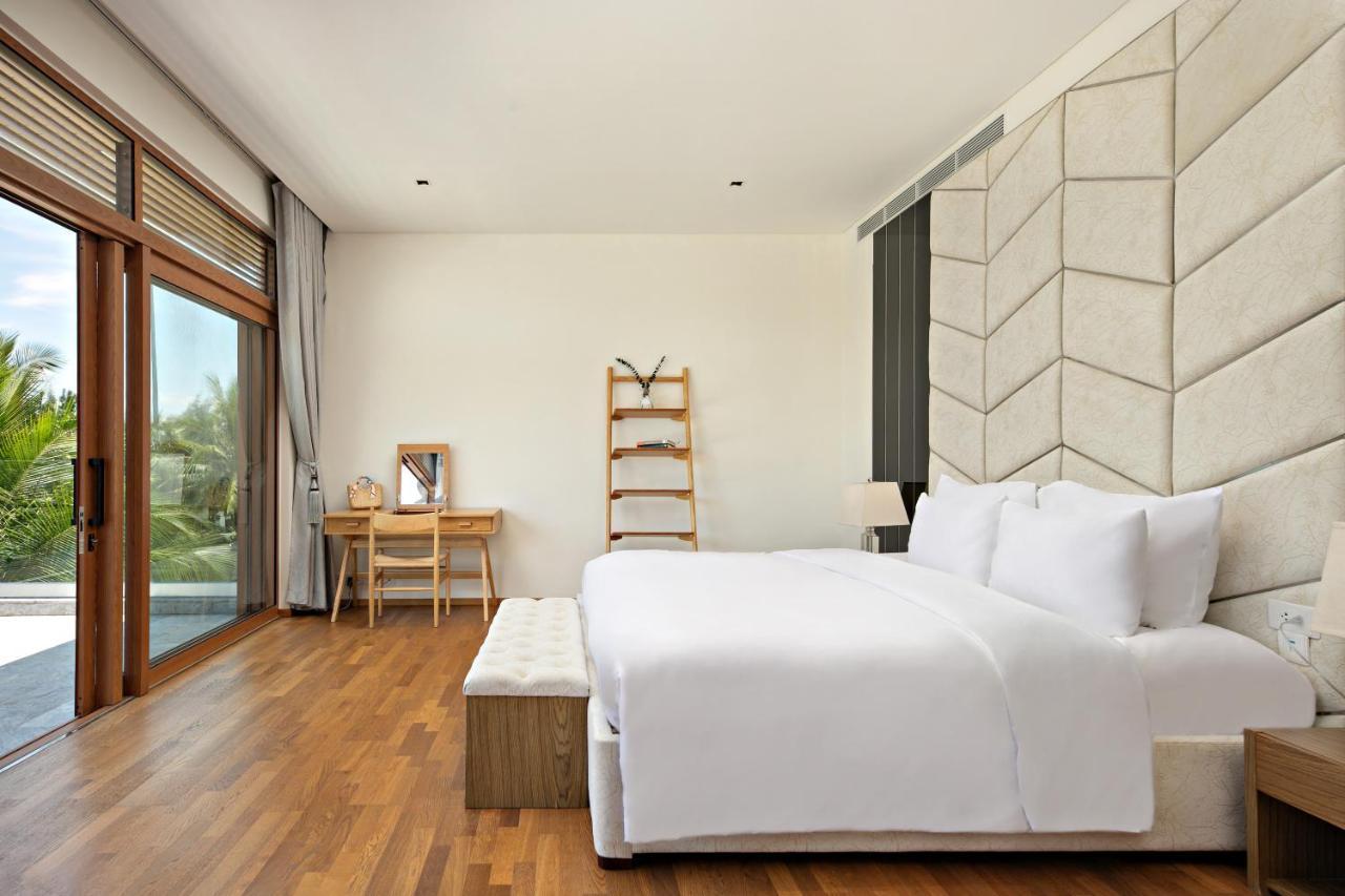 Deluxe Ocean Villa Along The Beach Da Nang Bagian luar foto