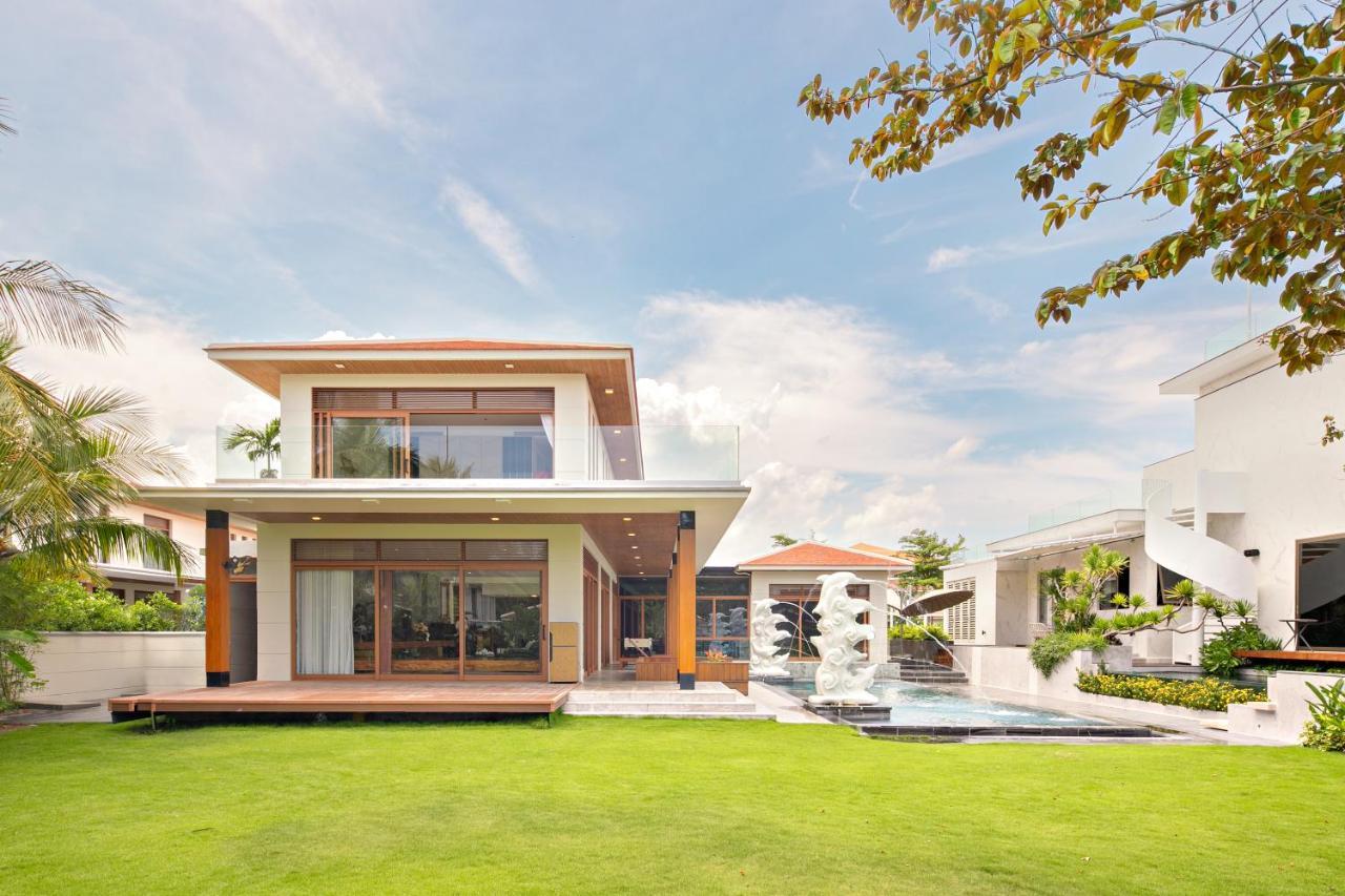Deluxe Ocean Villa Along The Beach Da Nang Bagian luar foto