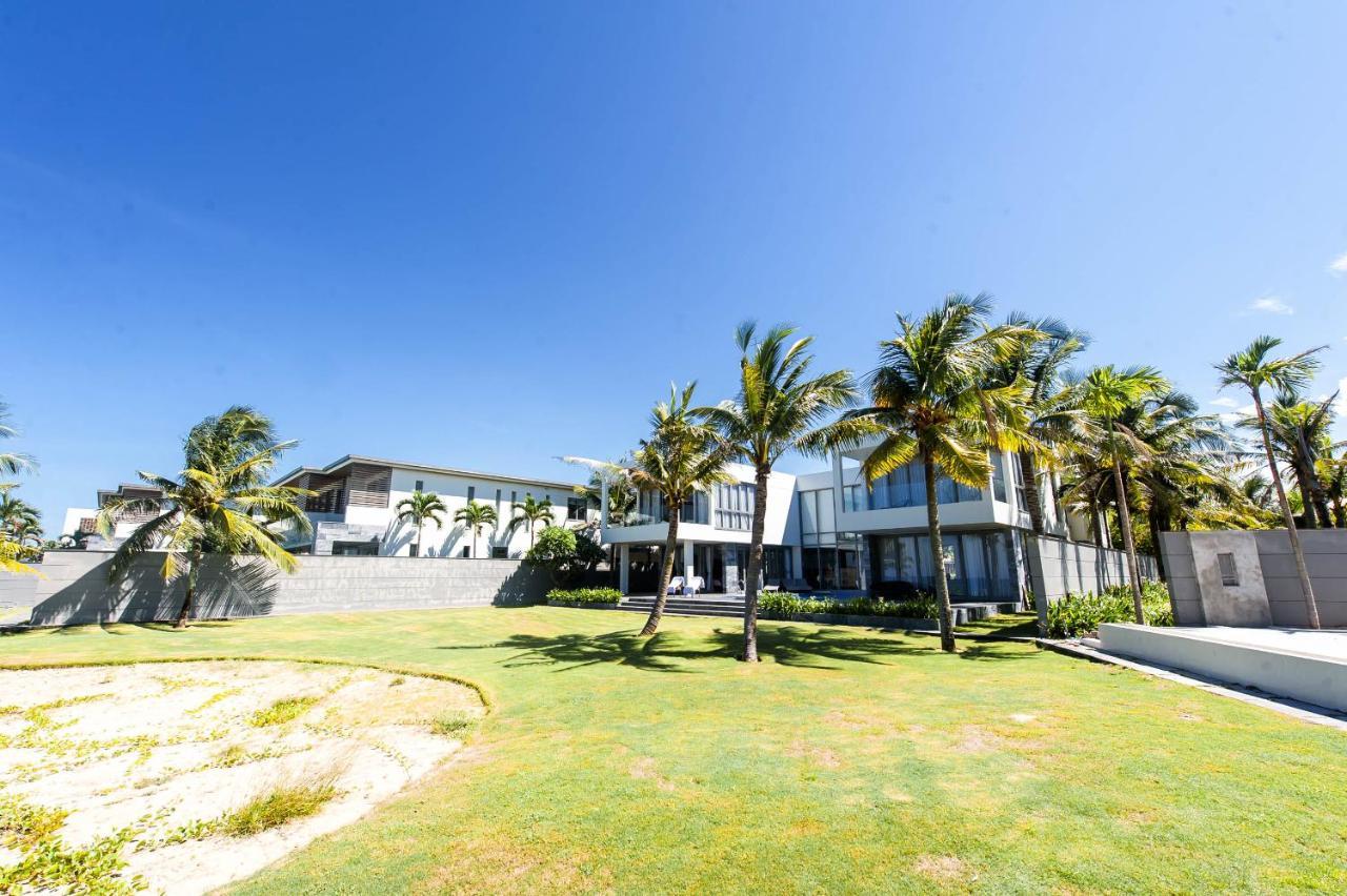Deluxe Ocean Villa Along The Beach Da Nang Bagian luar foto