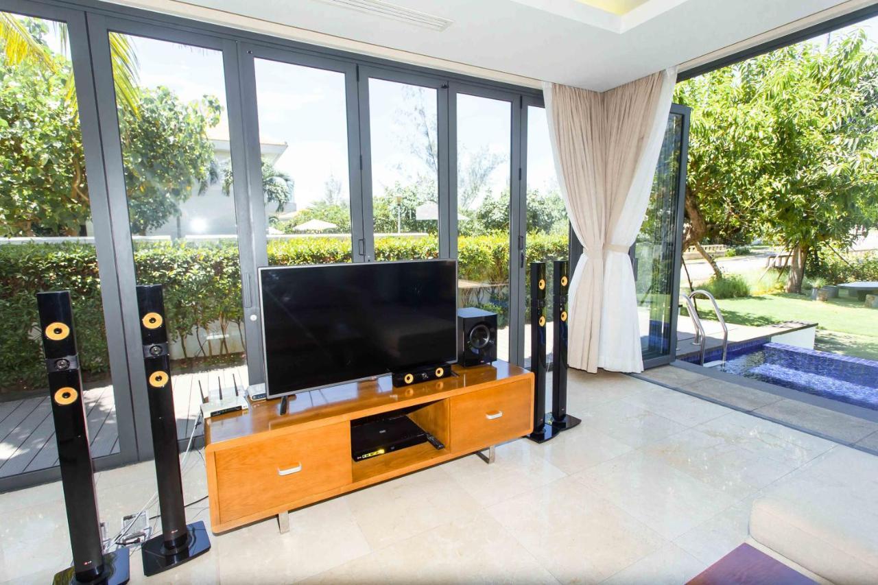 Deluxe Ocean Villa Along The Beach Da Nang Bagian luar foto