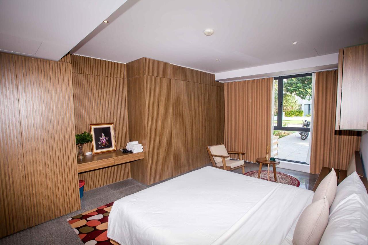 Deluxe Ocean Villa Along The Beach Da Nang Bagian luar foto