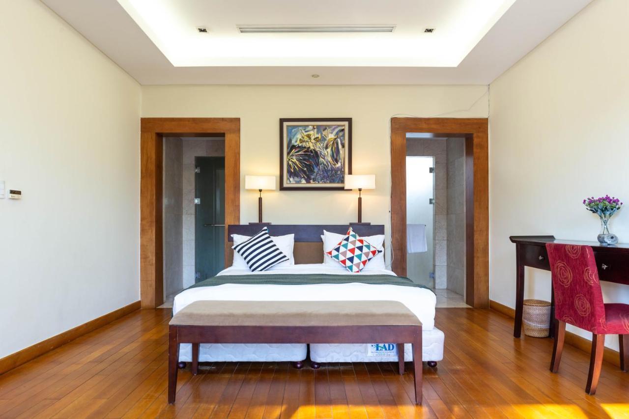 Deluxe Ocean Villa Along The Beach Da Nang Bagian luar foto