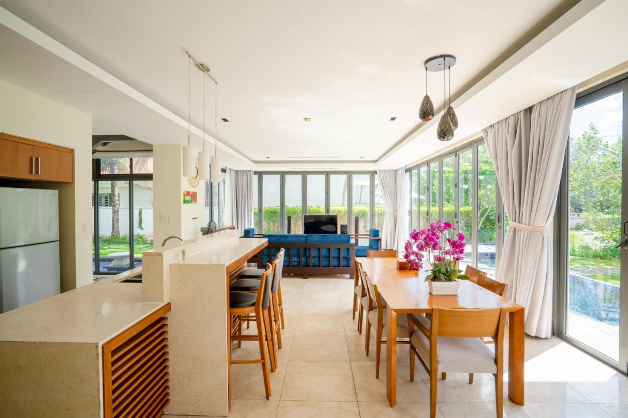 Deluxe Ocean Villa Along The Beach Da Nang Bagian luar foto