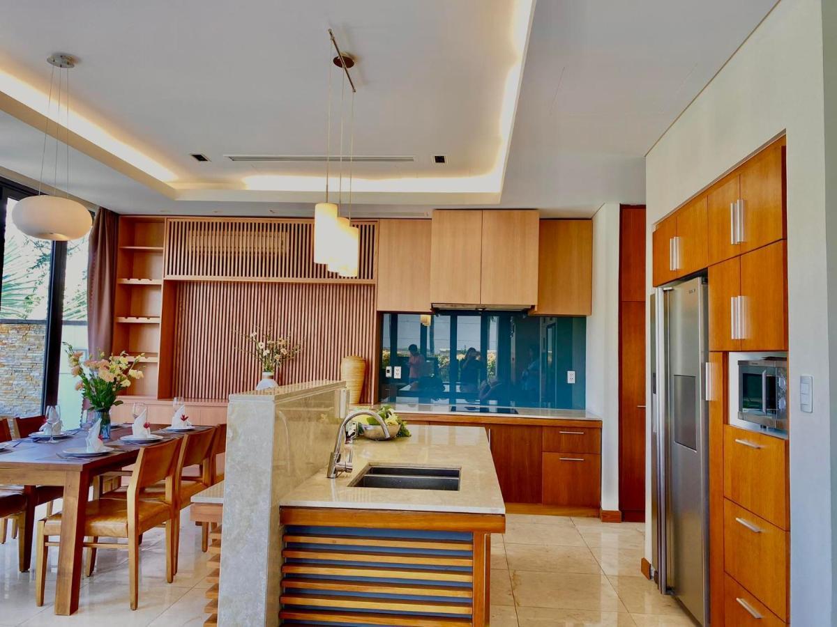 Deluxe Ocean Villa Along The Beach Da Nang Bagian luar foto