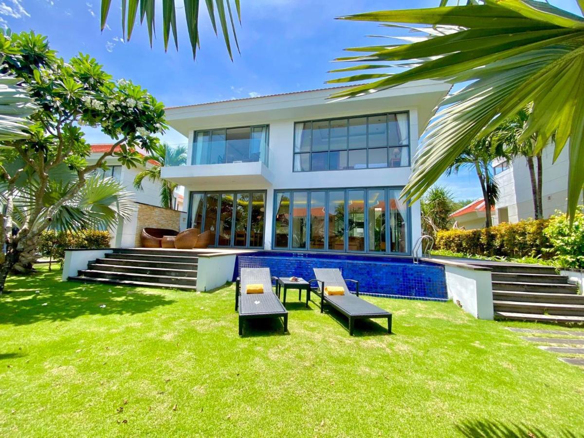 Deluxe Ocean Villa Along The Beach Da Nang Bagian luar foto