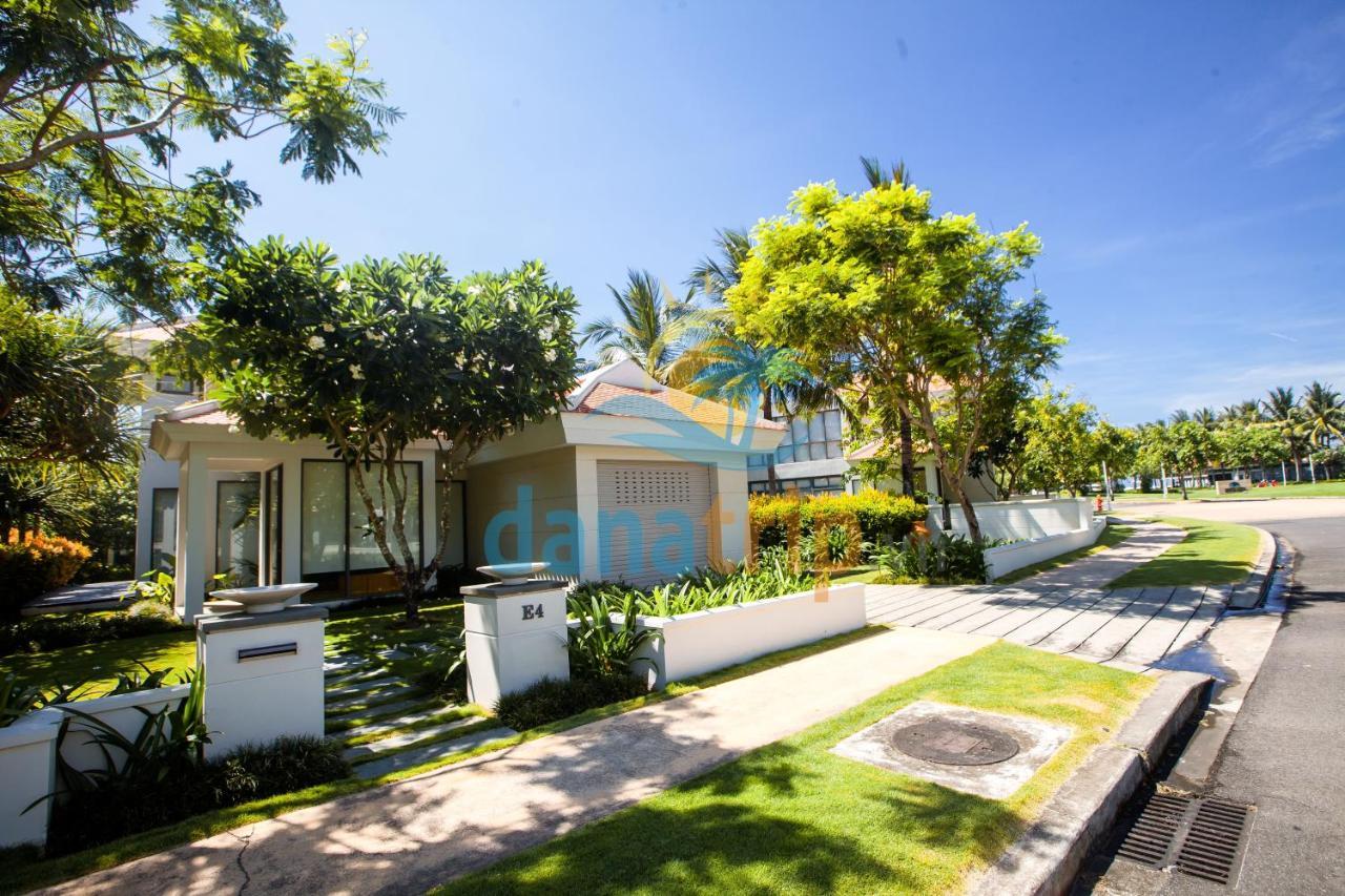 Deluxe Ocean Villa Along The Beach Da Nang Bagian luar foto