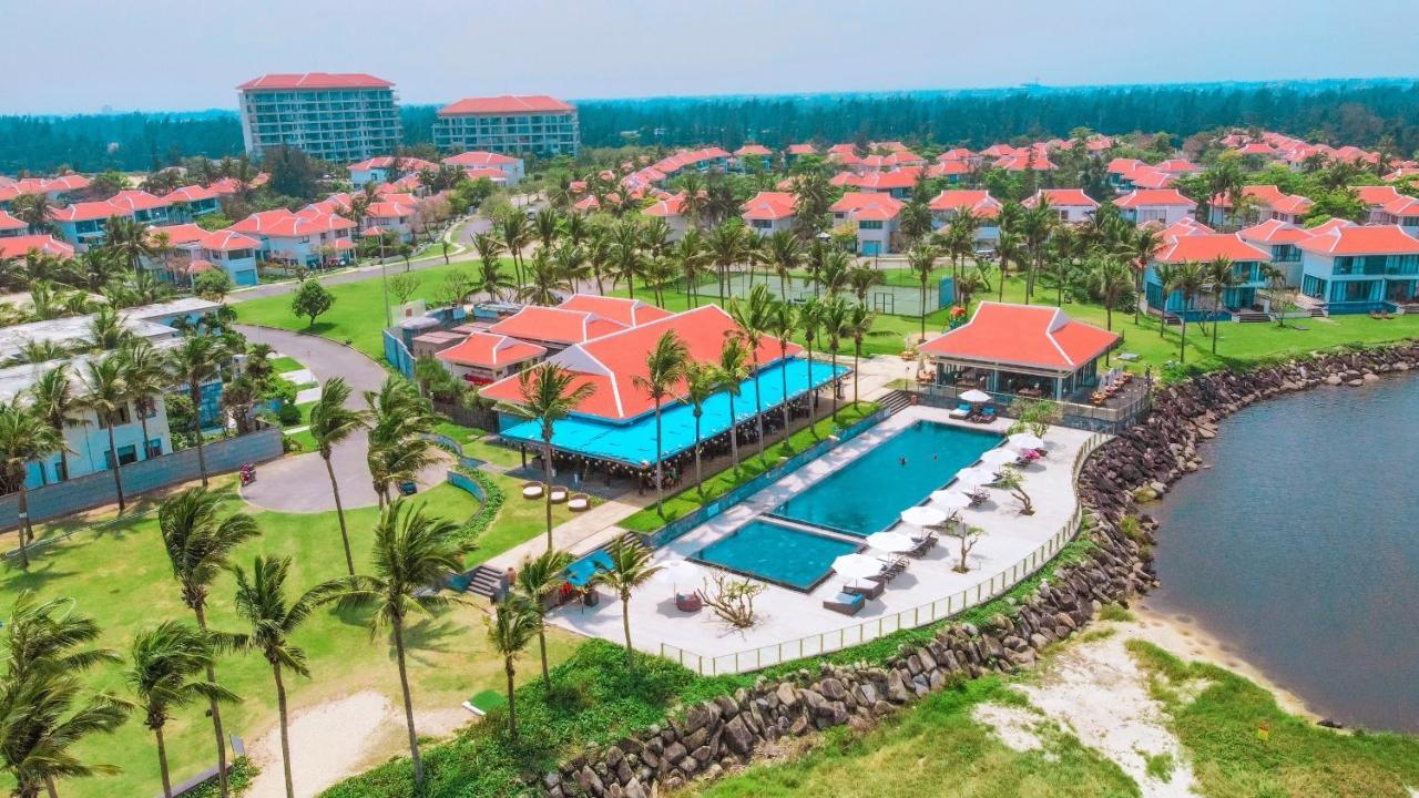 Deluxe Ocean Villa Along The Beach Da Nang Bagian luar foto