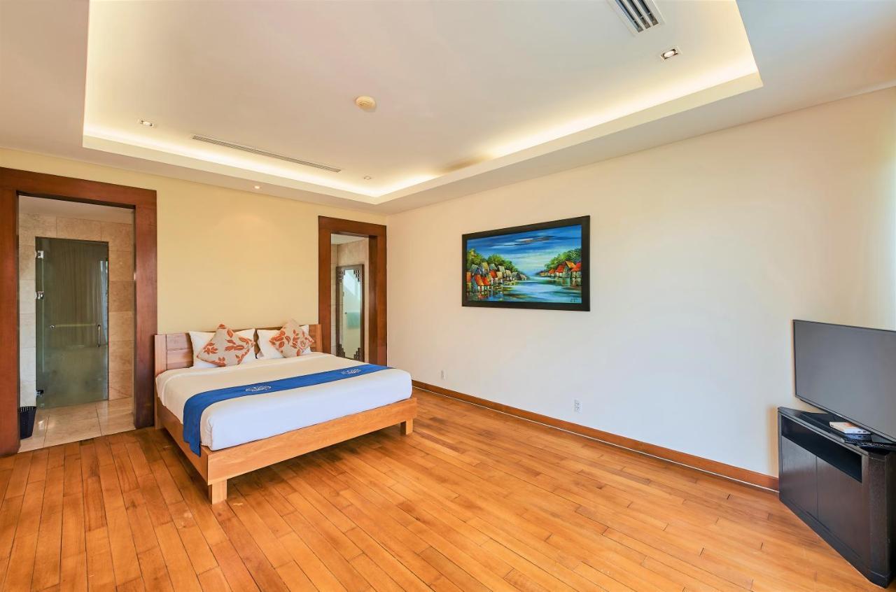 Deluxe Ocean Villa Along The Beach Da Nang Bagian luar foto