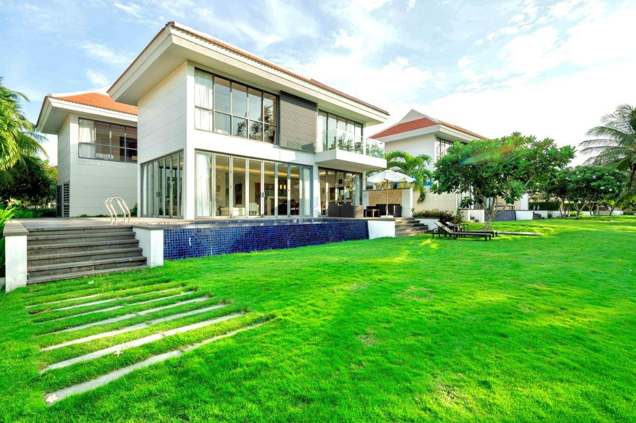 Deluxe Ocean Villa Along The Beach Da Nang Bagian luar foto