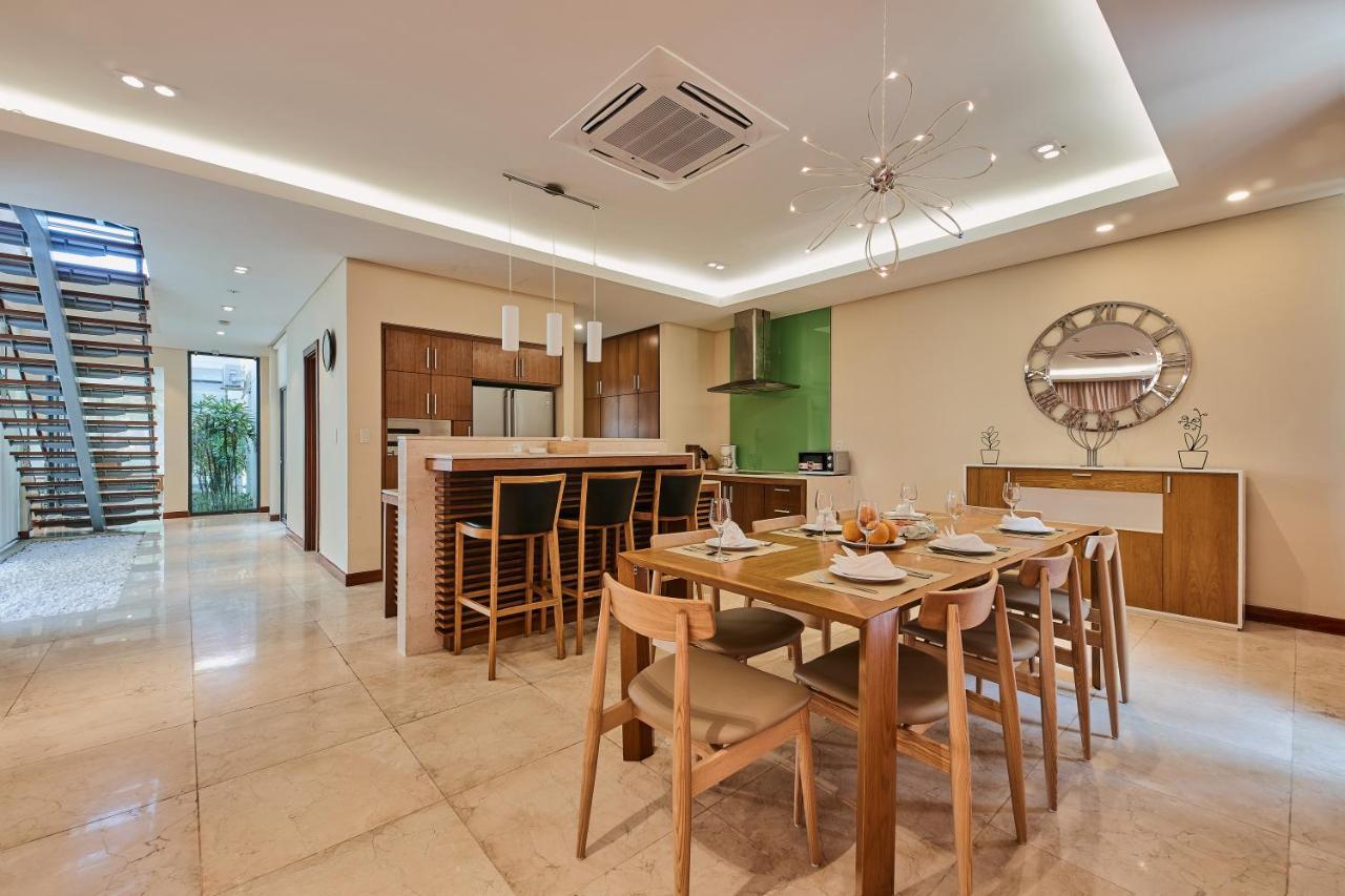 Deluxe Ocean Villa Along The Beach Da Nang Bagian luar foto