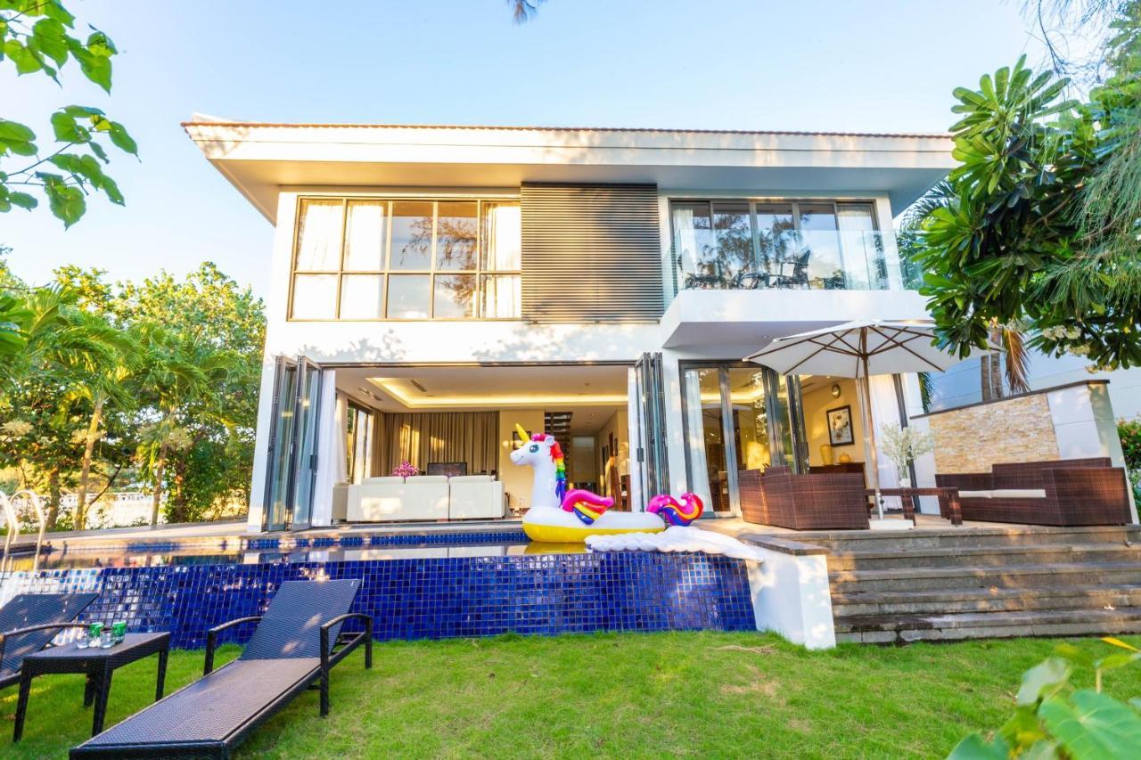 Deluxe Ocean Villa Along The Beach Da Nang Bagian luar foto