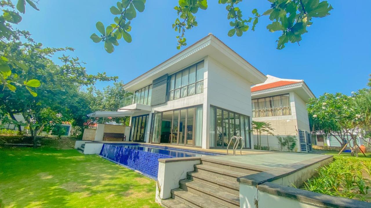Deluxe Ocean Villa Along The Beach Da Nang Bagian luar foto