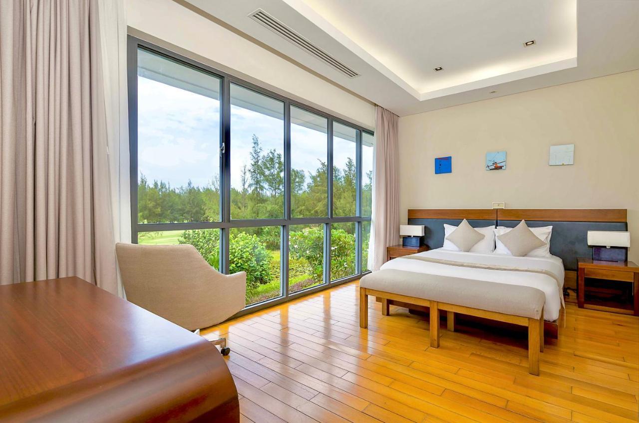 Deluxe Ocean Villa Along The Beach Da Nang Bagian luar foto